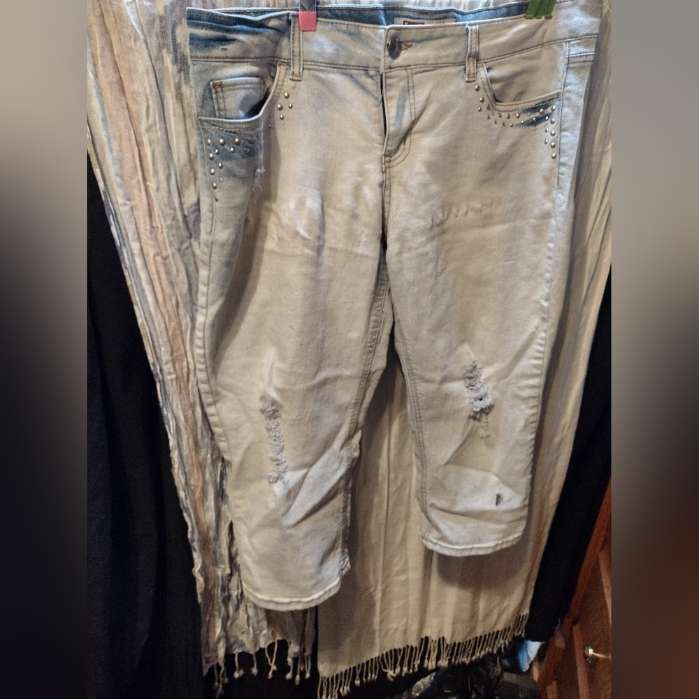 Size 17 white and blue jean capris
